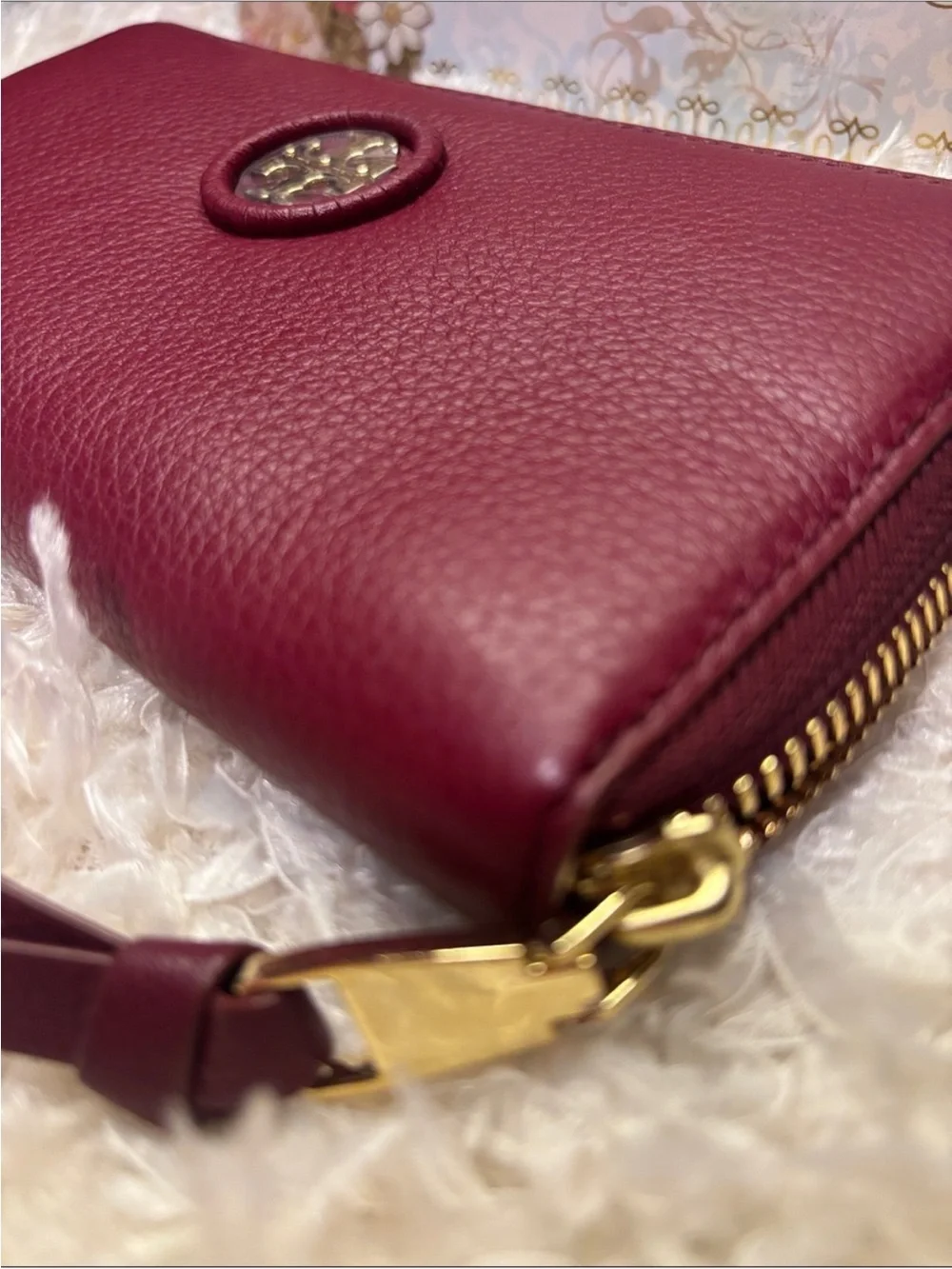 Tory Burch Burgundy Pebbled Leather Zip Wallet with Gold Logo - Picture 4 of 13
